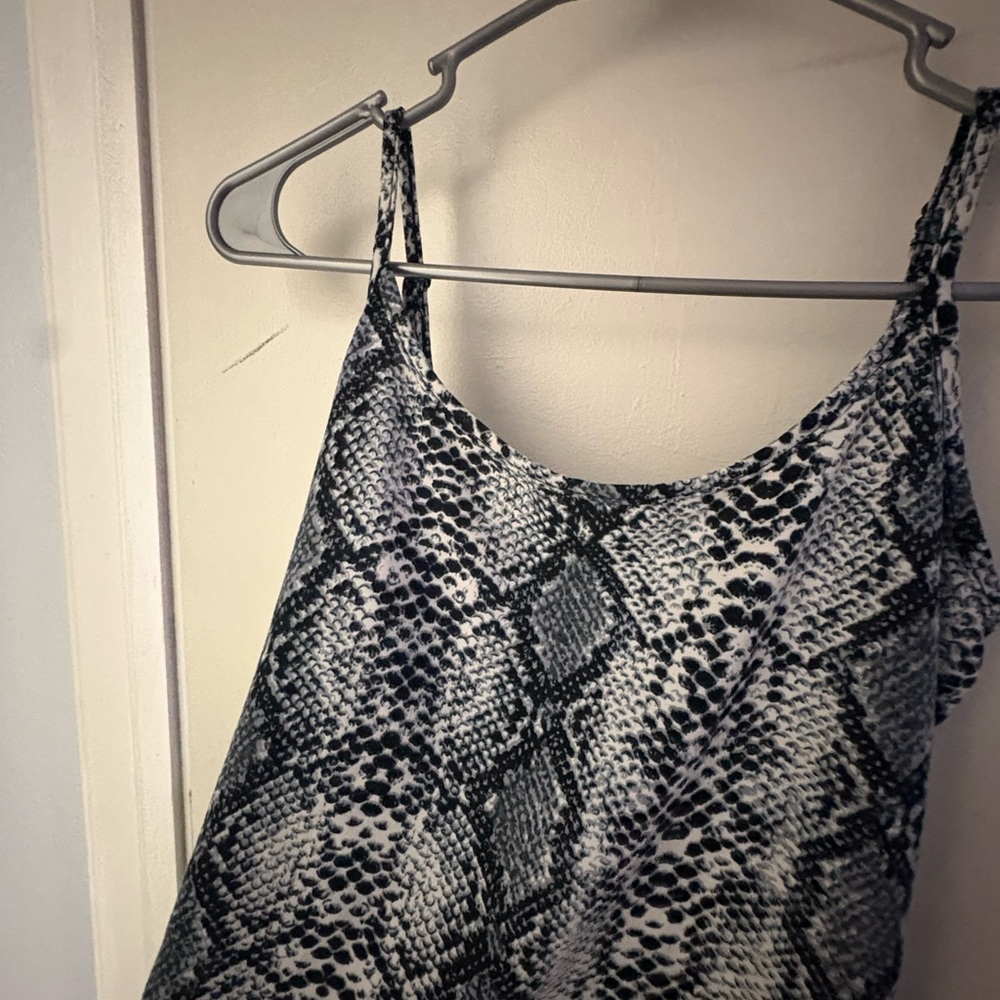 SHEIN Monochrome Textured Top